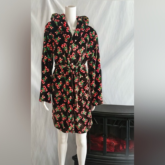 Santa’s Treasures Other - Santa’s Treasures Candy Cane Plush Robe Black Holiday Print Size M